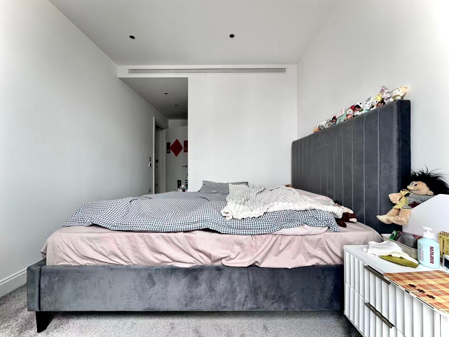 Flat Kennington Lane in Greater London