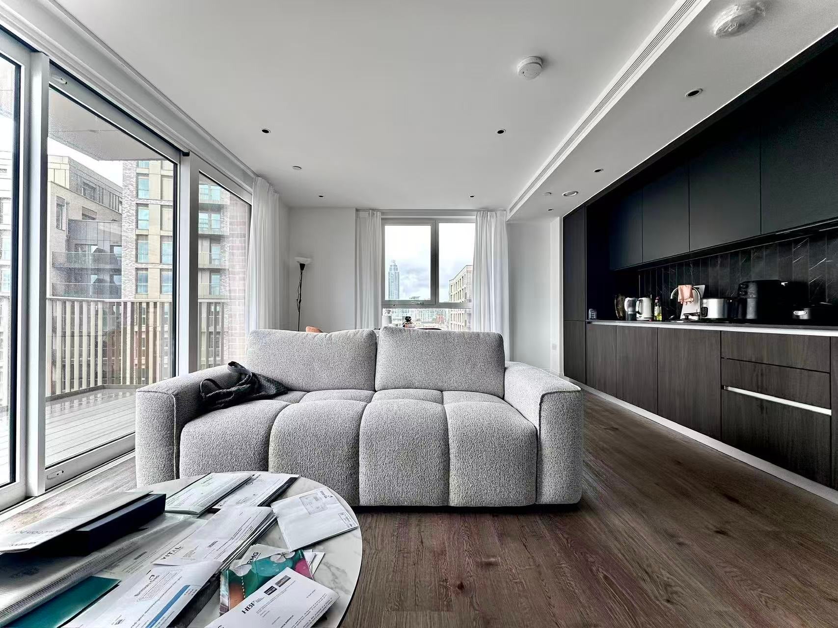 Flat Kennington Lane in Greater London