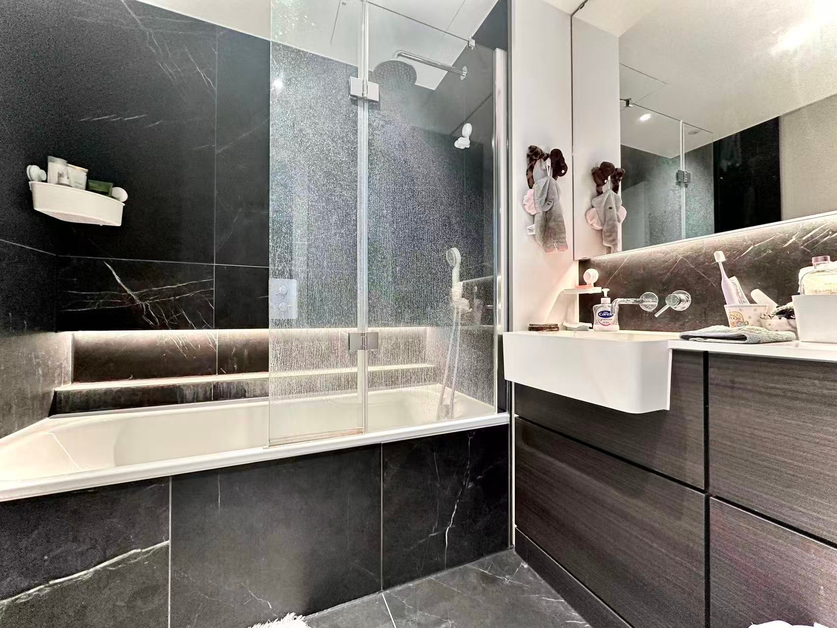 Flat Kennington Lane in Greater London