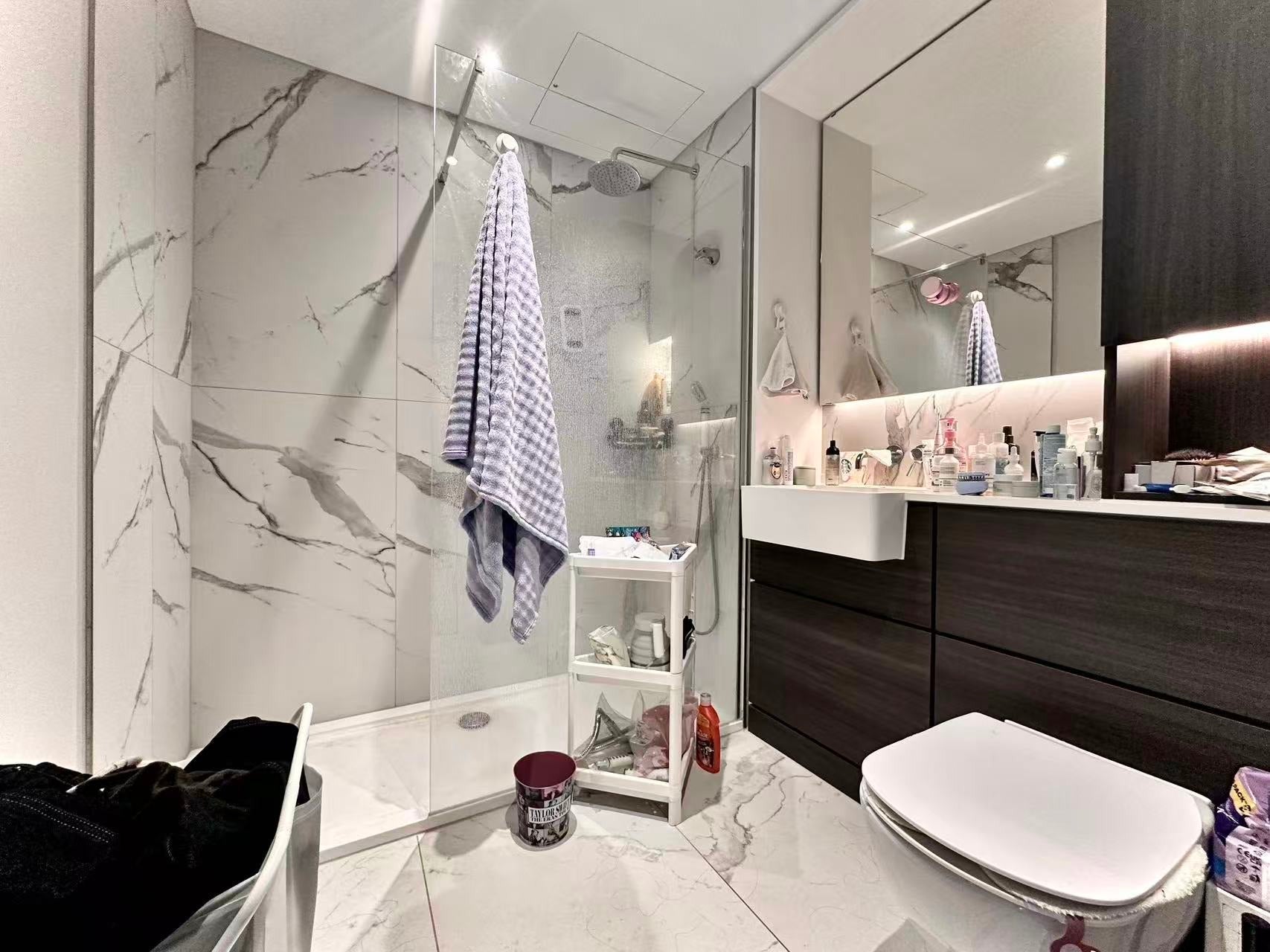 Flat Kennington Lane in Greater London