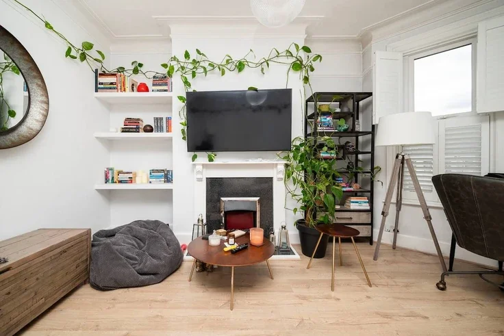 Flat Lyndhurst Road in Greater London