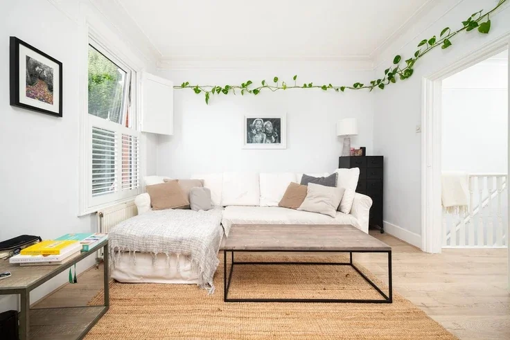 Flat Lyndhurst Road in Greater London