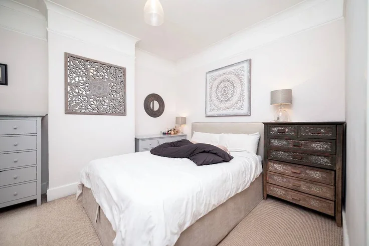 Flat Lyndhurst Road in Greater London
