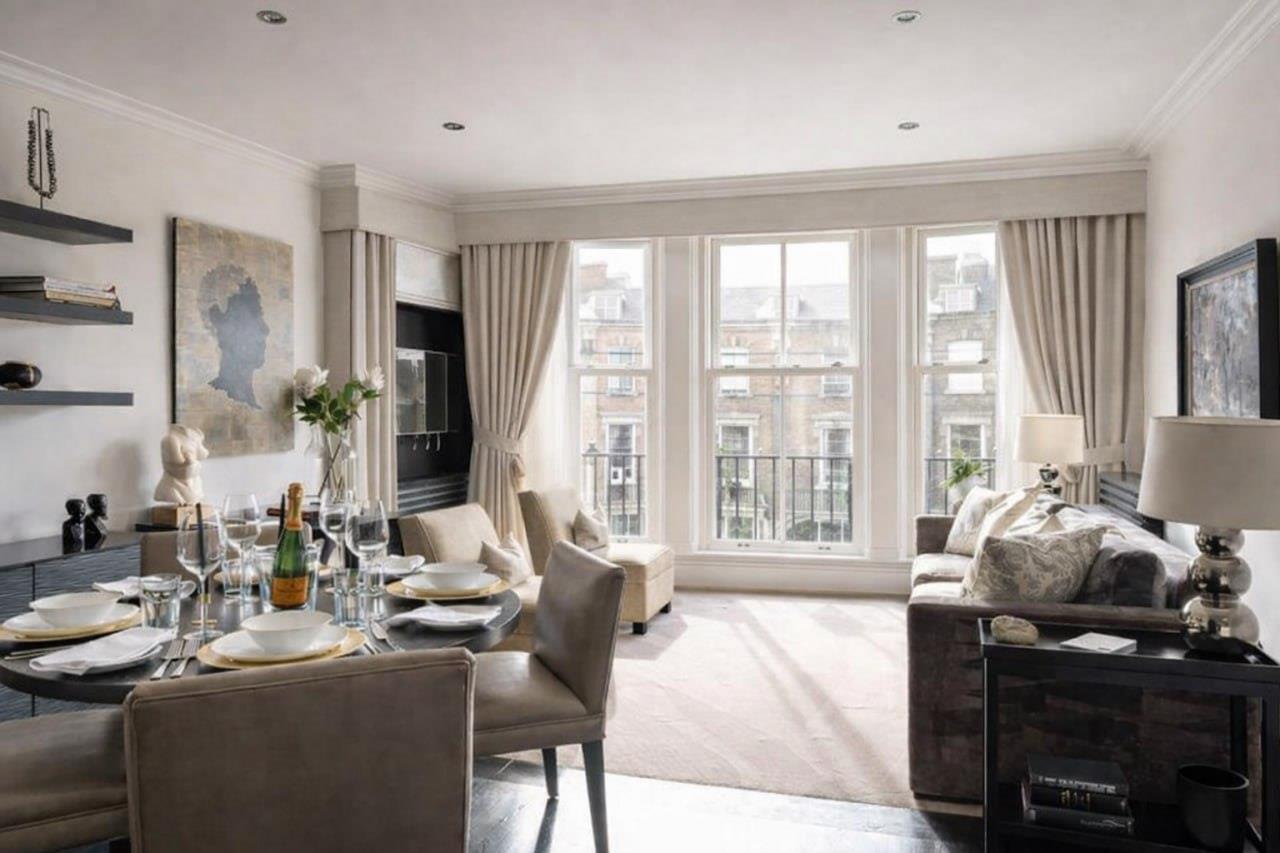 Flat Herbert Crescent in Greater London