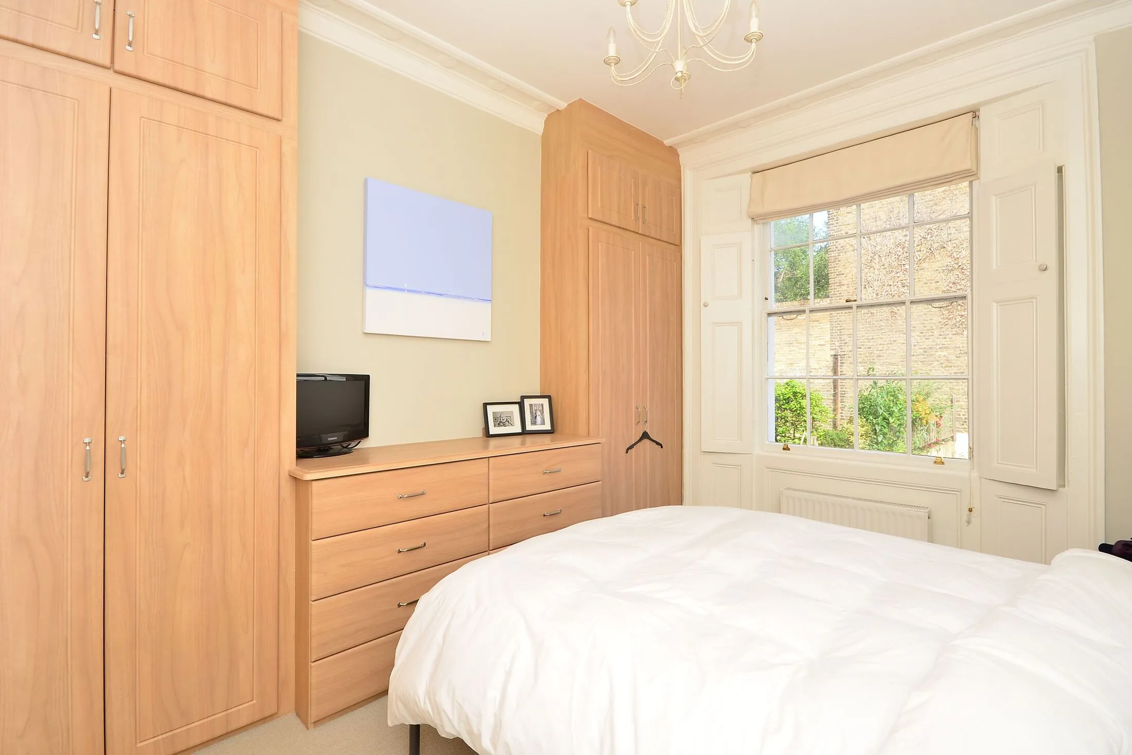Flat Richmond Avenue in Greater London