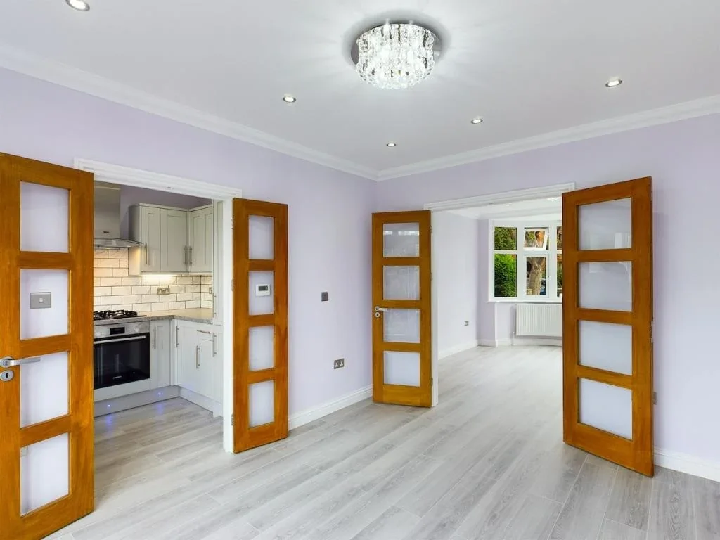 House Eastcote Avenue in Greater London