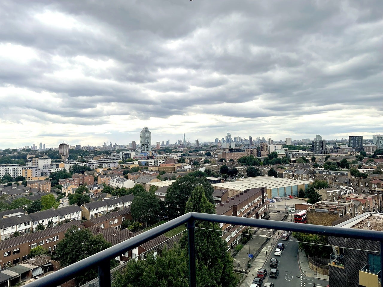 Flat Parkside Avenue in Greater London