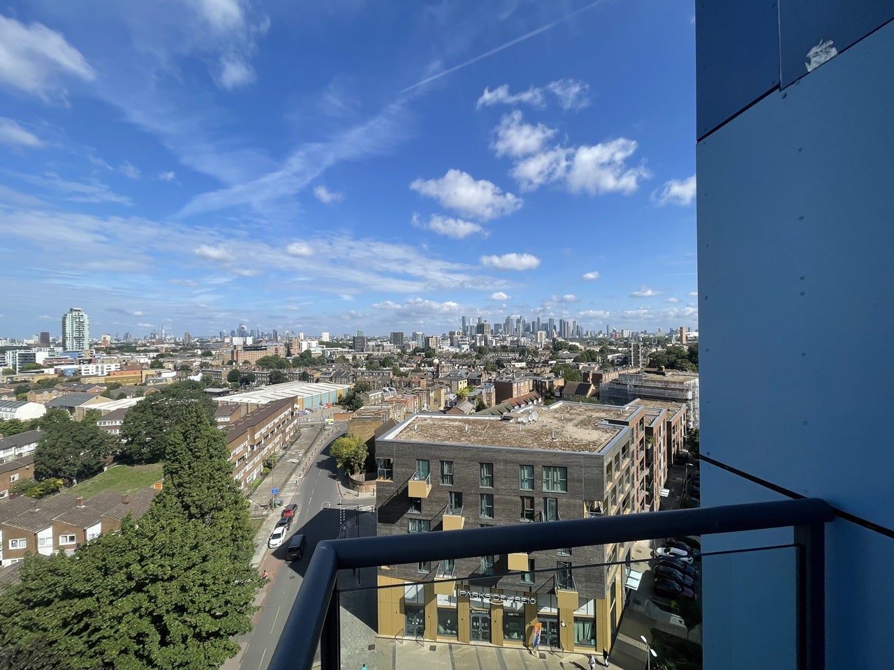 Flat Parkside Avenue in Greater London