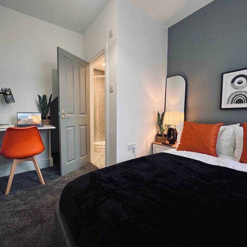 Room Back Bury Road in Bolton