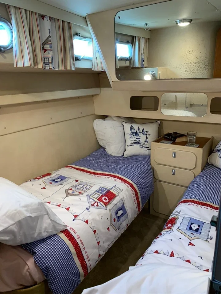 Room Harbour Avenue in Greater London
