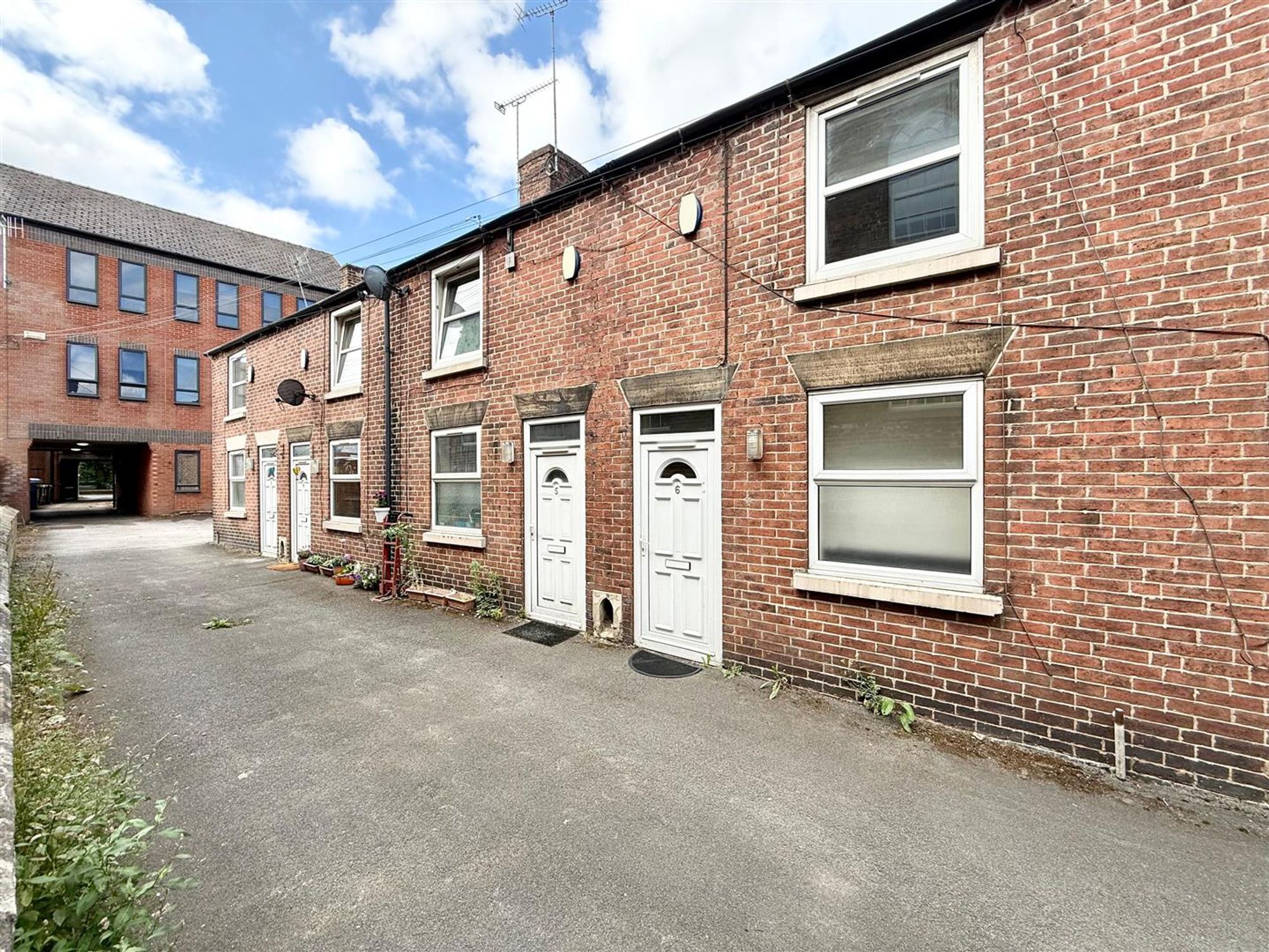House Hunters Walk in Chesterfield