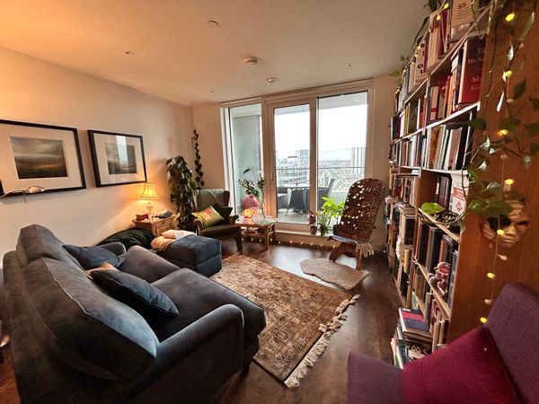 Flat Queenstown Road in Greater London