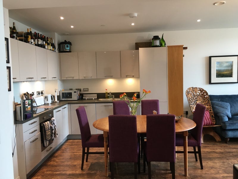 Flat Queenstown Road in Greater London