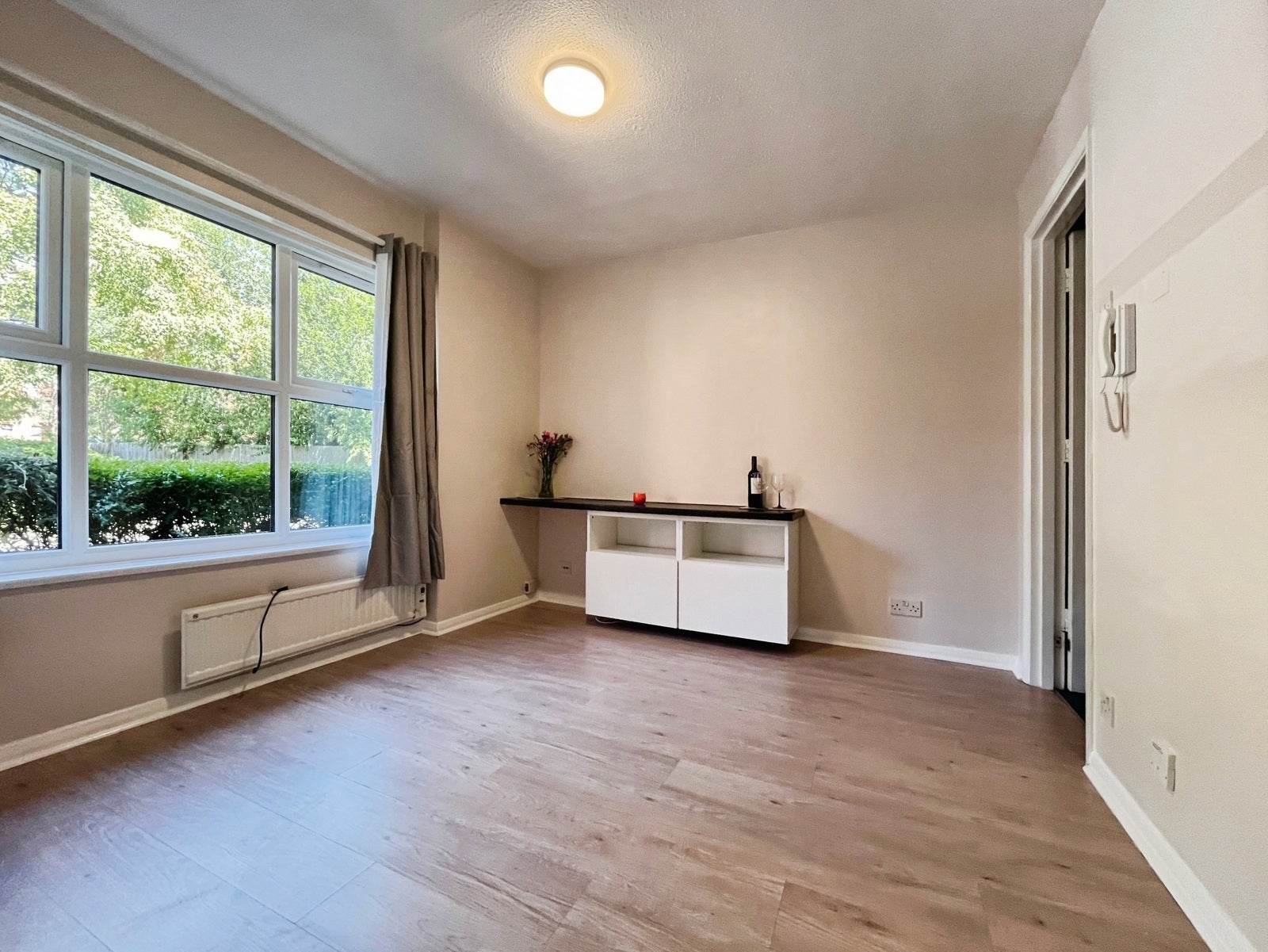 Flat Pursewardens Close in Greater London
