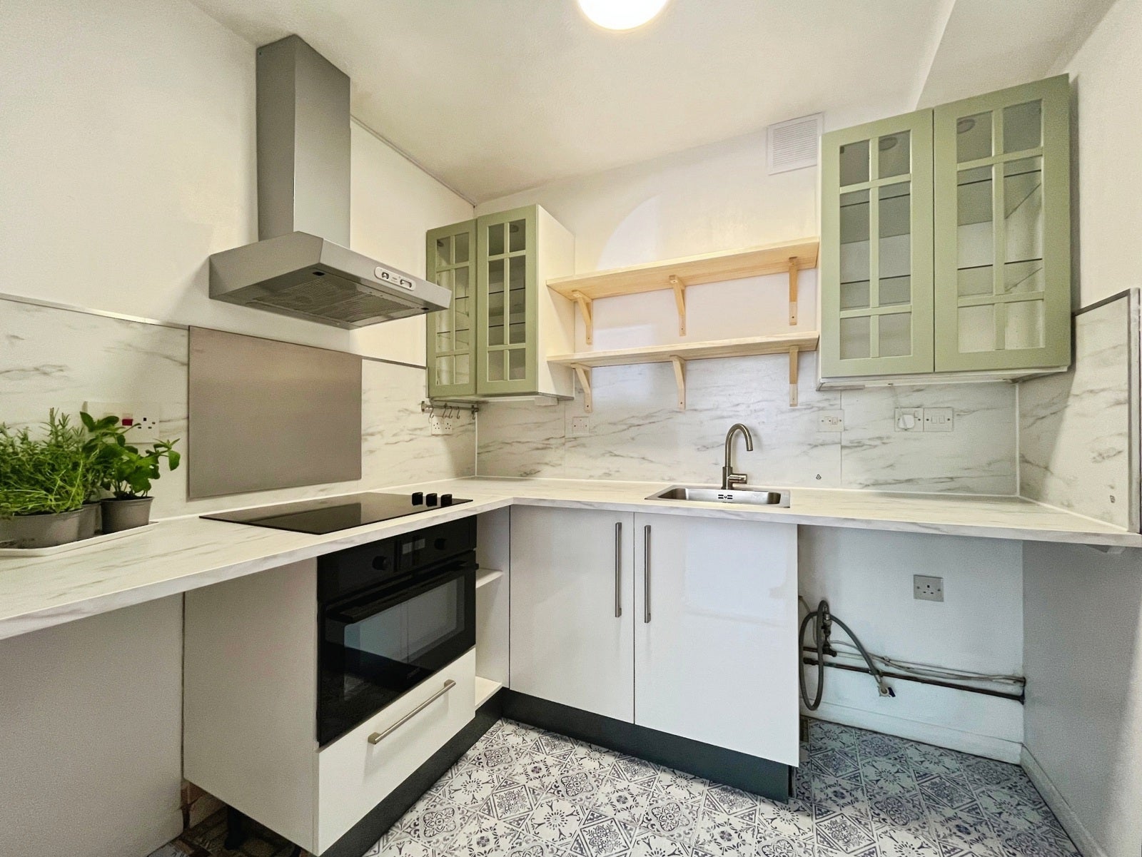 Flat Pursewardens Close in Greater London