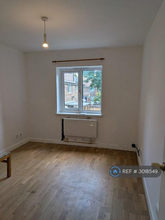 Flat Bowers Walk in Greater London