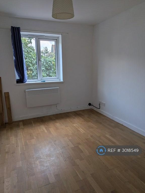 Flat Bowers Walk in Greater London