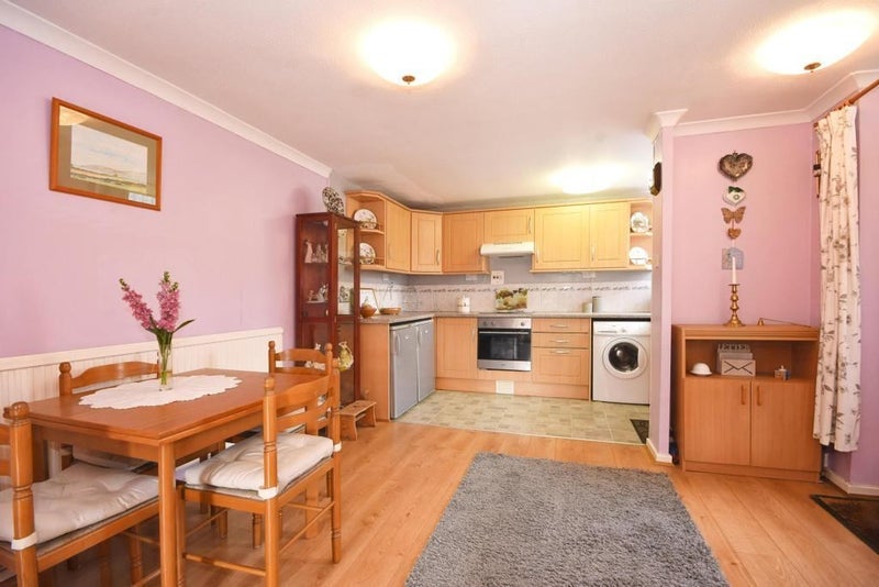 Room Ward Close in Basildon