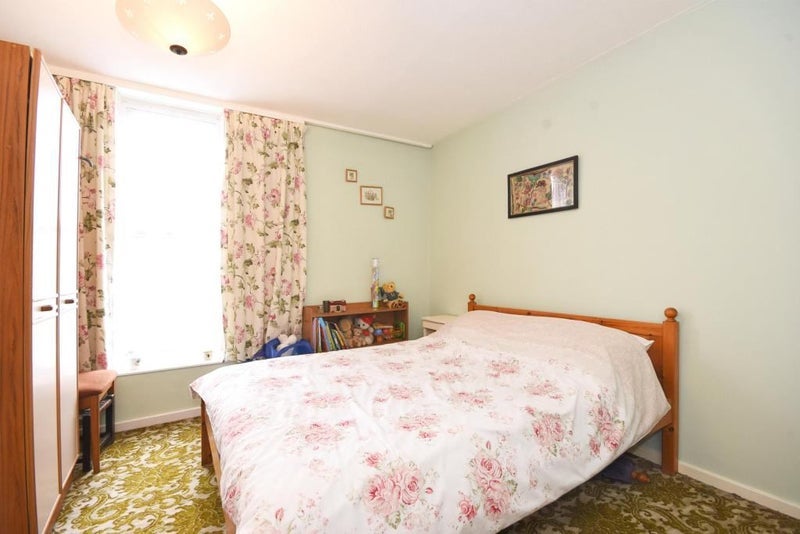 Room Ward Close in Basildon