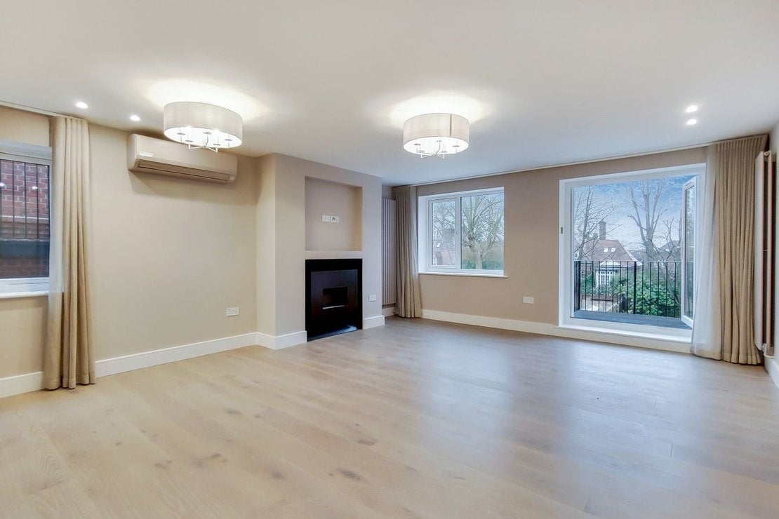 Flat Fitzjohn's Avenue in Greater London