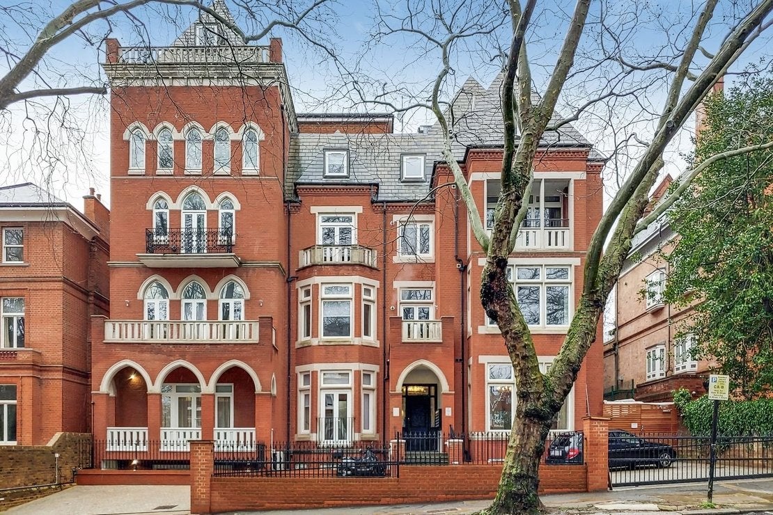 Flat Fitzjohn's Avenue in Greater London