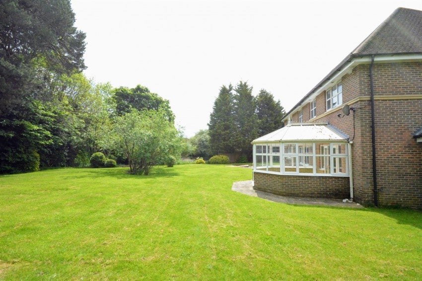 House Heathside Place in Reigate and Banstead