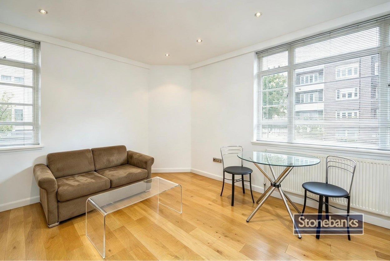 Flat Sloane Avenue in Greater London