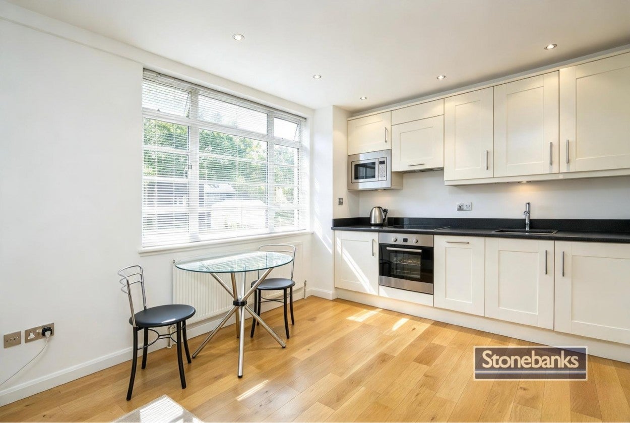 Flat Sloane Avenue in Greater London
