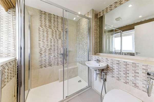 Flat Queensmead in Greater London