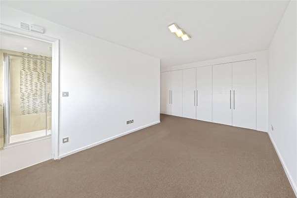 Flat Queensmead in Greater London