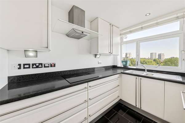 Flat Queensmead in Greater London