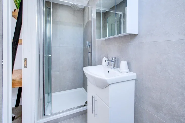 Flat Aslett Street in Greater London