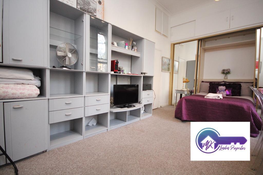Flat Kensington Gardens Square in City of Westminster