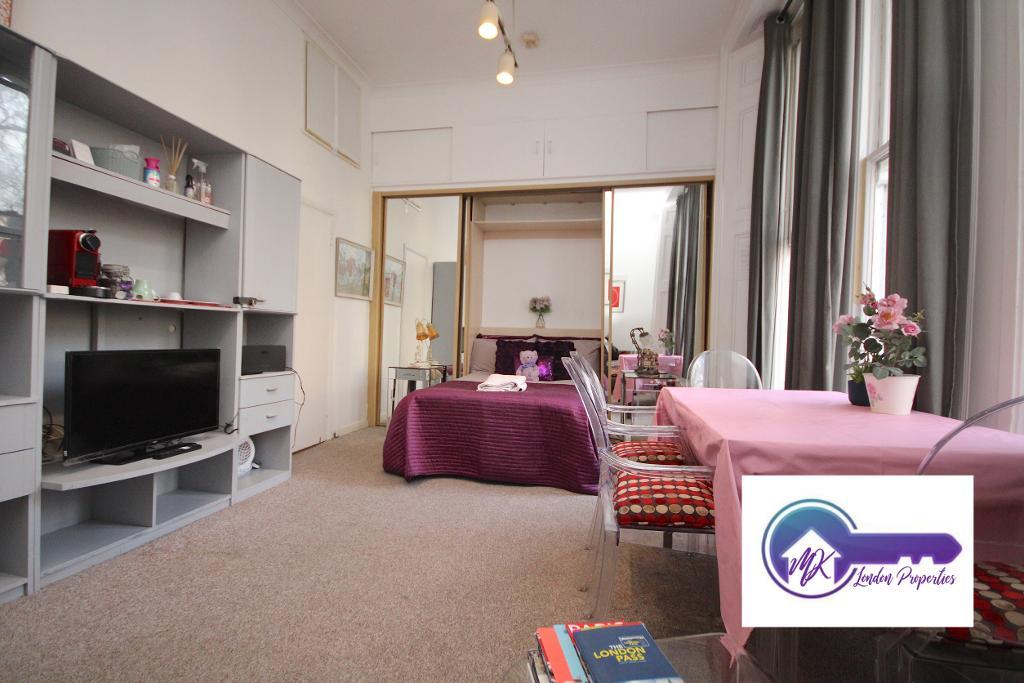 Flat Kensington Gardens Square in City of Westminster