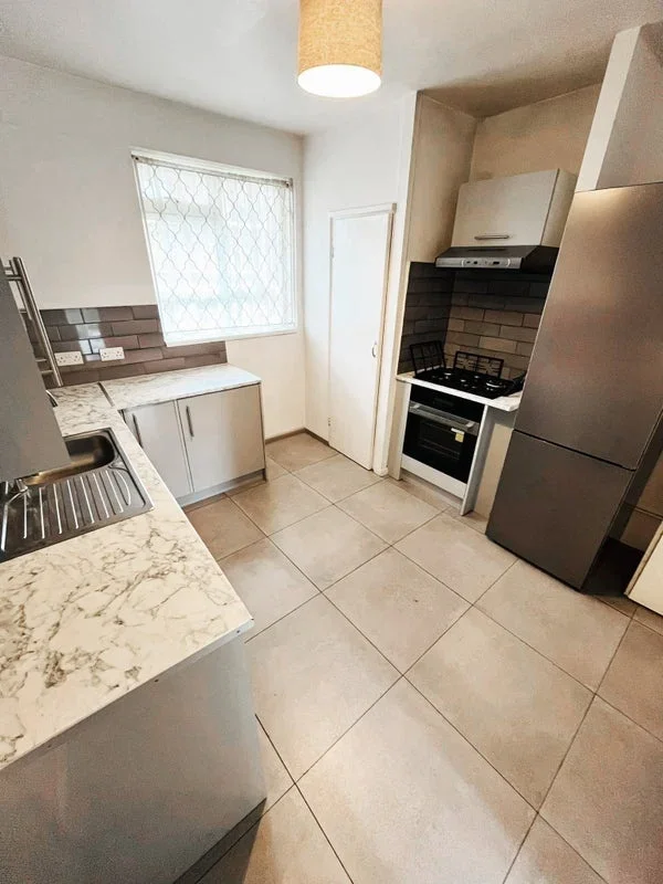 Room Camberwell Road in Greater London
