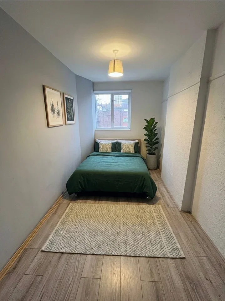 Room Camberwell Road in Greater London