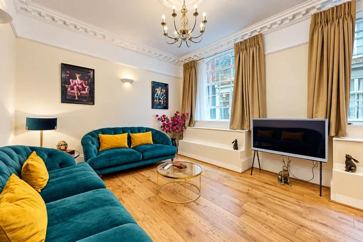 Flat East Passage in City of London
