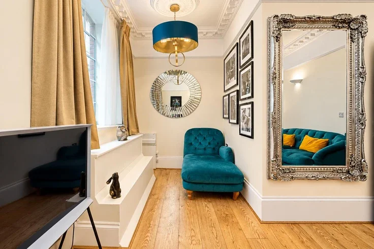 Flat East Passage in City of London