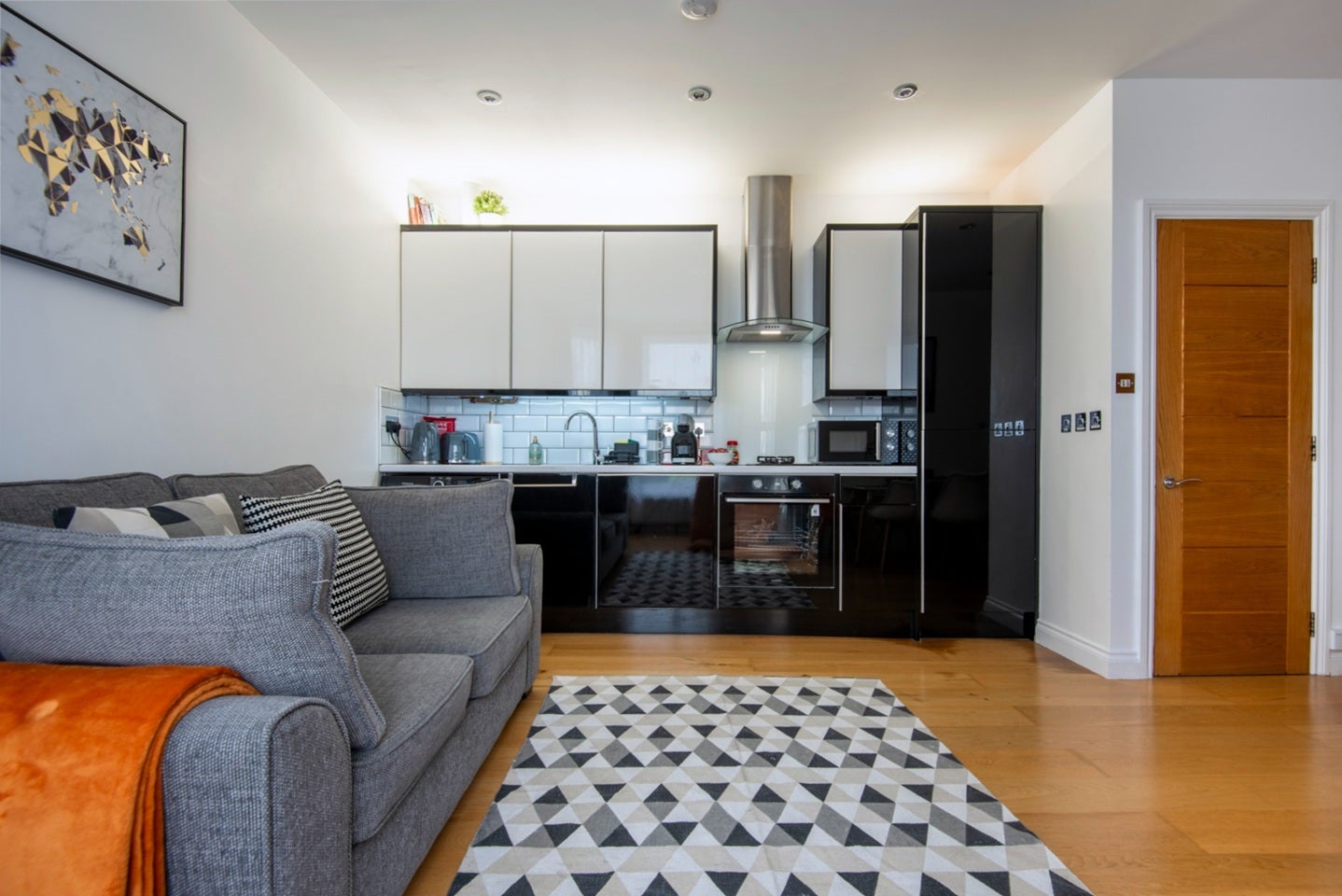 Flat Woodside Road in Greater London