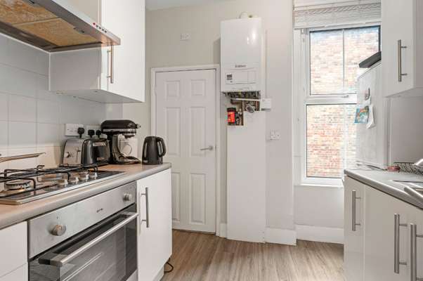 Flat Temple Street in Greater London