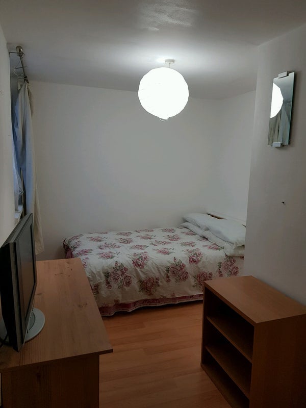 Room Burlington Close in City of Westminster