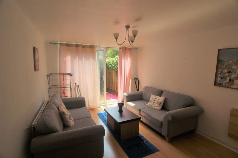 Room Burlington Close in City of Westminster