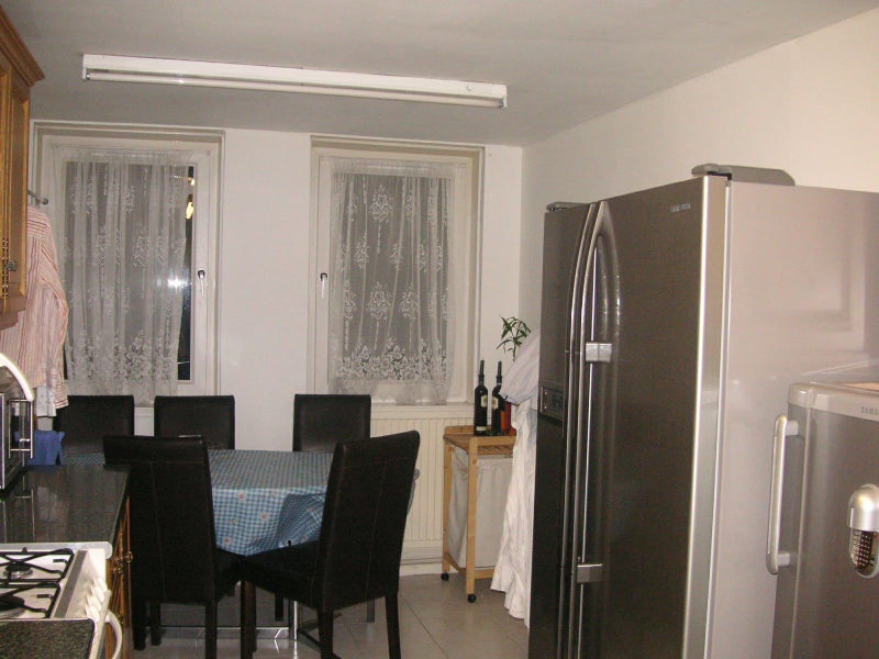 Room Burlington Close in City of Westminster
