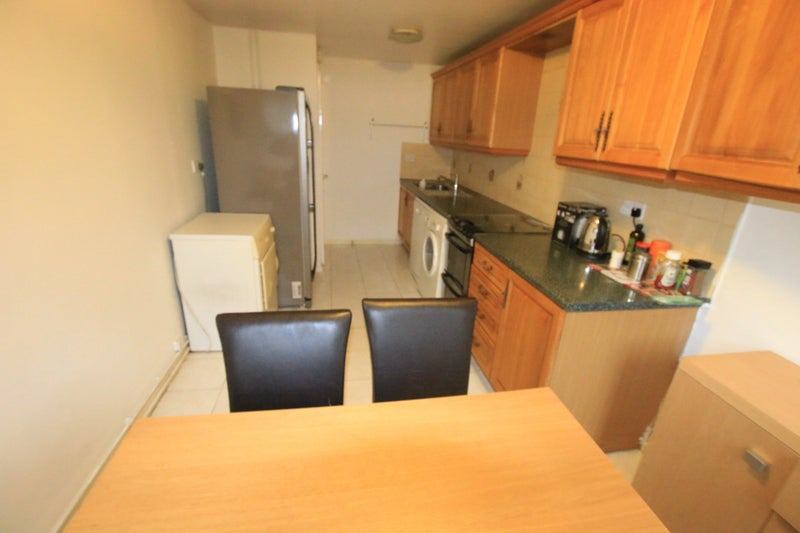 Room Burlington Close in City of Westminster