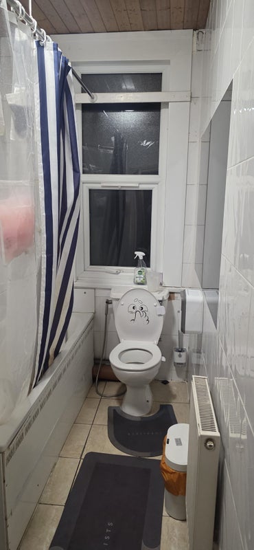 Room Hawtrey Close in Slough