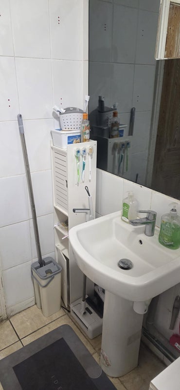 Room Hawtrey Close in Slough