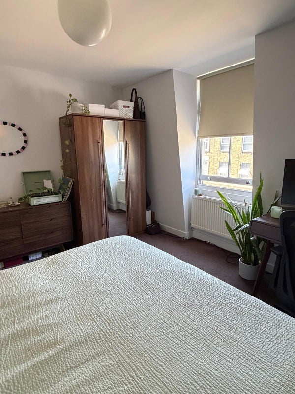 Room Holloway Road in Greater London