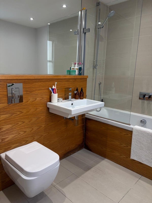 Room Holloway Road in Greater London