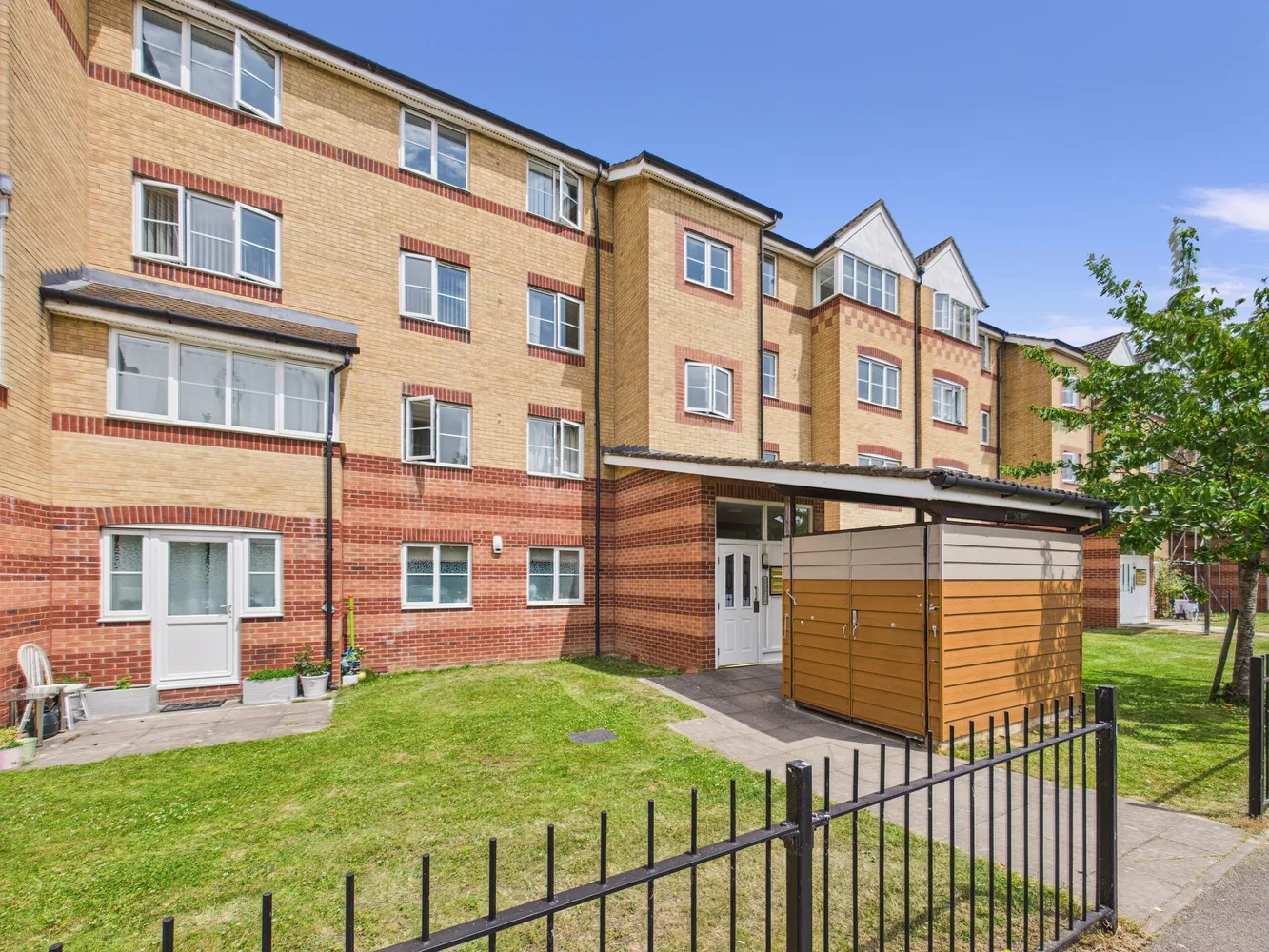 Flat Peatey Court in High Wycombe Community Board
