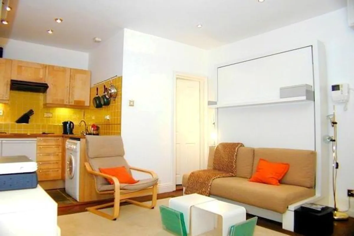 Flat Bedford Avenue in Greater London